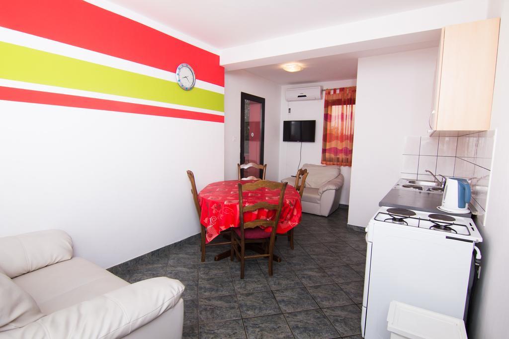 Apartmani Zuzic Krk Town Zimmer foto