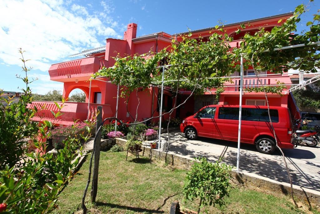 Apartmani Zuzic Krk Town Exterior foto