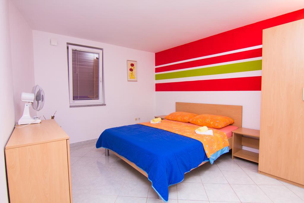 Apartmani Zuzic Krk Town Zimmer foto